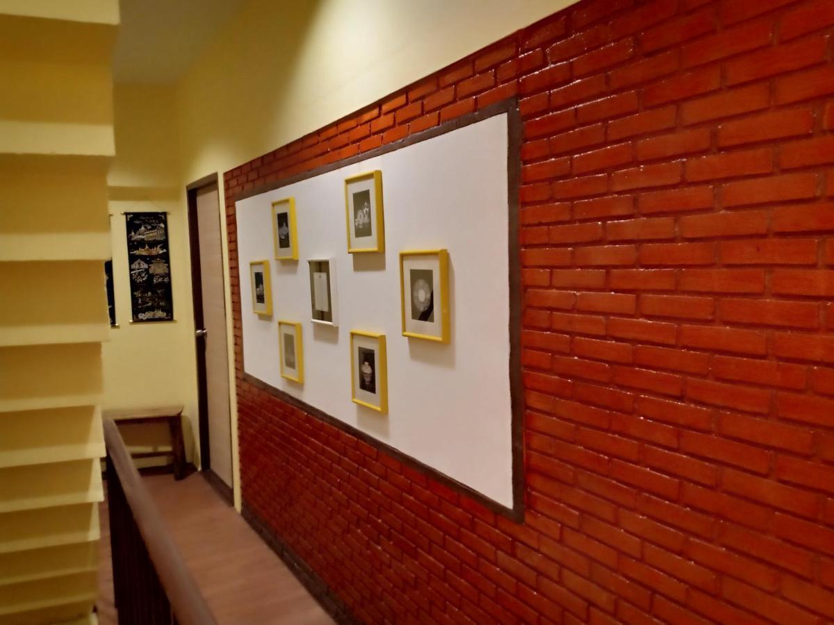 Santo House Hotel Bangkok Exterior photo